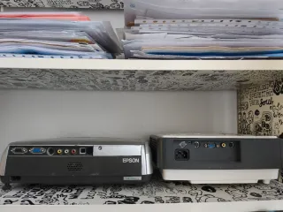 2 Proyectores BenQ y Epson VGA