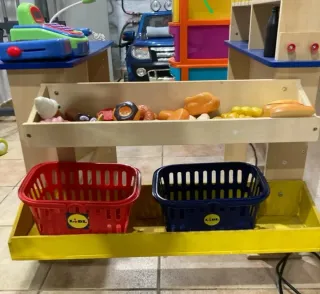 Negozio di Giocattoli in Legno per Bambini