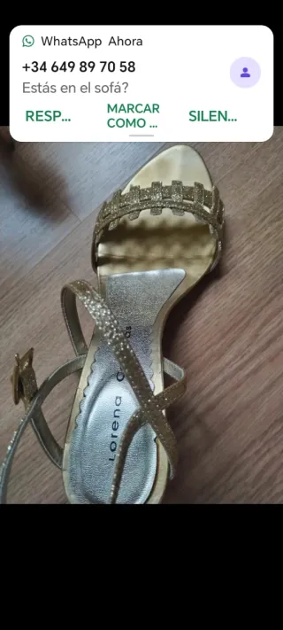 Sandalias doradas de tiras