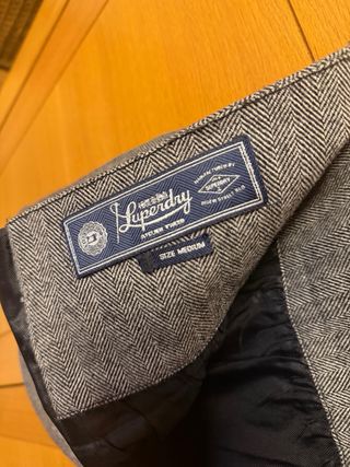 Falda corta Superdry gris