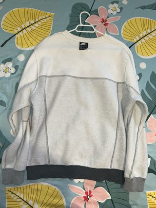 Sudadera Nike Gris y Blanca