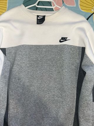 Sudadera Nike Gris y Blanca