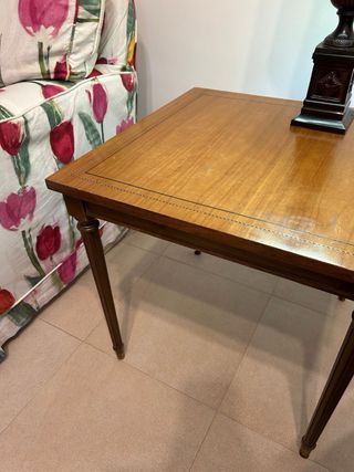 Mesa auxiliar de madera