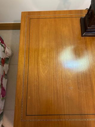 Mesa auxiliar de madera