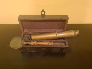 Cofre náutico con brújula, catalejo y lupa