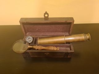 Cofre náutico con brújula, catalejo y lupa