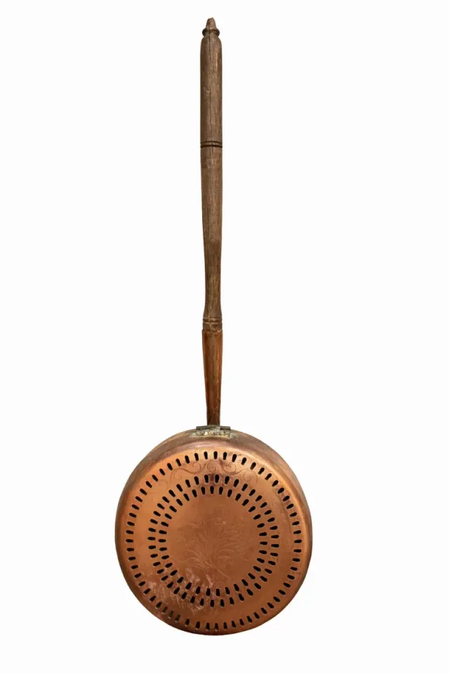 Calentador de cama antiguo de cobre