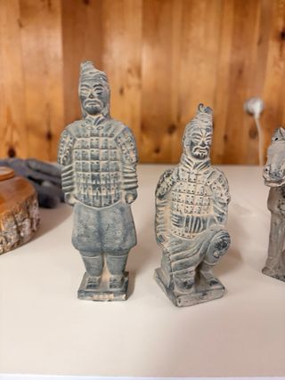 Guerreros de terracota y caballo