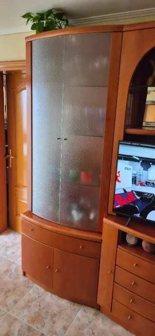 Mueble de comedor madera y cristal. Modular.