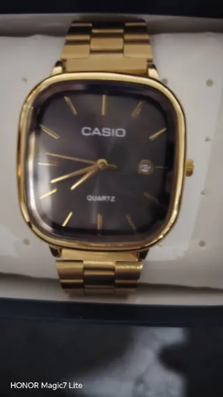 Reloj Casio Dorado y Negro