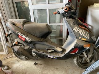 Aprilia SR 50 Scooter Negra/Gris