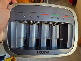 Cargador de pilas Tronic