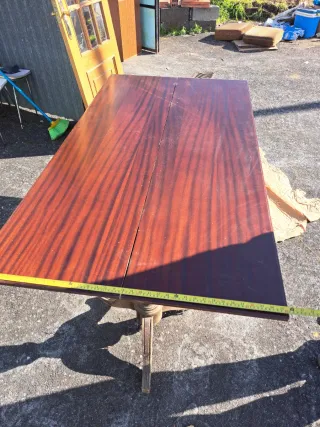 Mesa antigua de madera