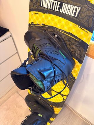 Tabla Wakeboard + fijaciones Jobe Nitro