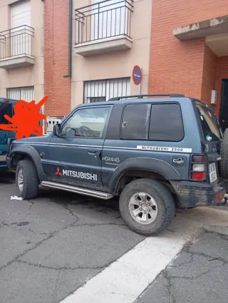 cuatro por cuatro bisubishi pajero 1960