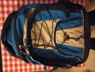 Mochila azul y beige con cordones