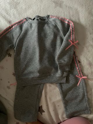 Chándal niña gris con detalles rosas