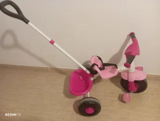 Triciclo infantil rosa con manillar