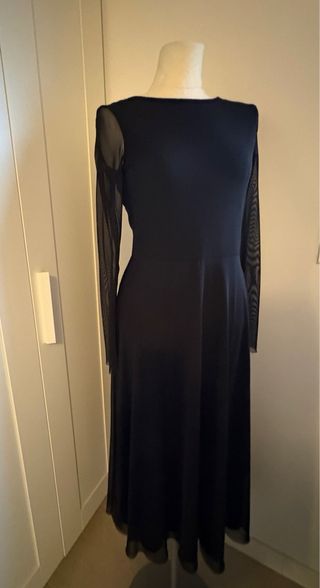 Vestido negro escote espalda