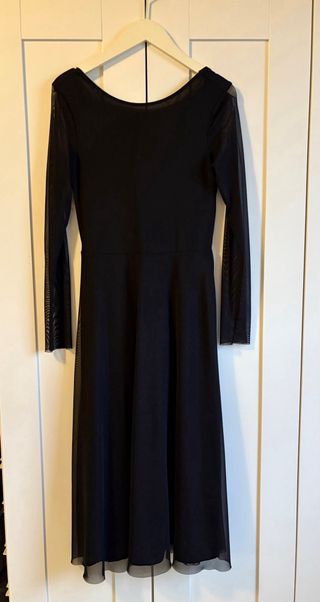 Vestido negro escote espalda