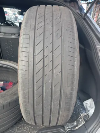 Dos neumáticos Goodyear 215/50 R18 92V