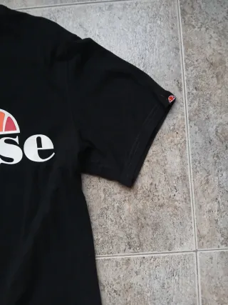 Camiseta Ellesse Negra Logo