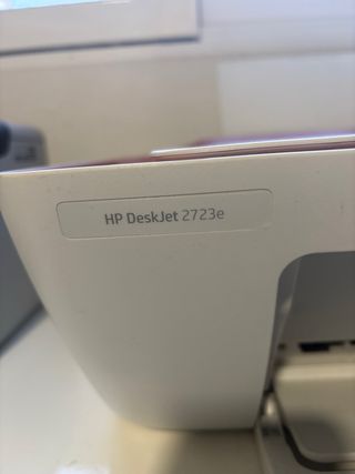 Impresora HP DeskJet 2723e Roja y Blanca