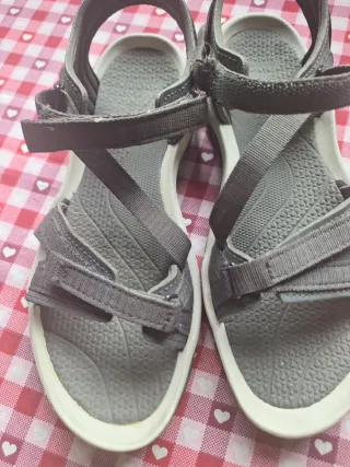 Sandalias Quechua grises