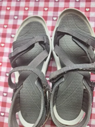 Sandalias Quechua grises