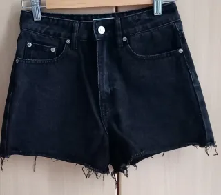 Shorts negros 24colours