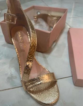 Tacchi oro effetto pitone