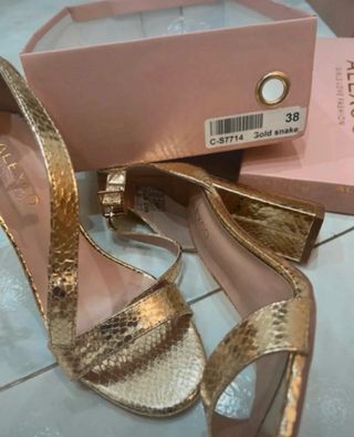 Tacchi oro effetto pitone