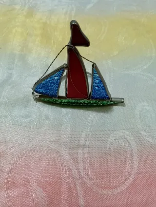 Veliero in vetro colorato