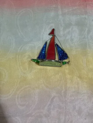 Veliero in vetro colorato