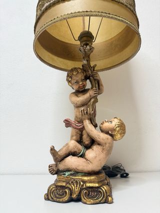 Lámpara de mesa antigua querubines