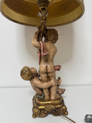 Lámpara de mesa antigua querubines