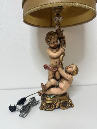 Lámpara de mesa antigua querubines