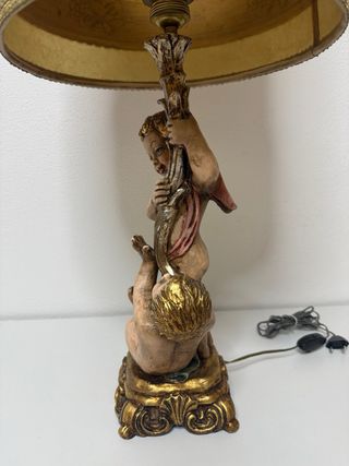 Lámpara de mesa antigua querubines