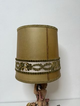 Lámpara de mesa antigua querubines