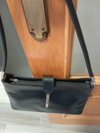 Bolso de piel negro