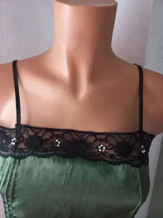Top verde con encaje negro talla L