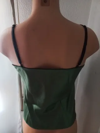 Top verde con encaje negro talla L