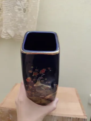 Jarrón de porcelana con pavos reales