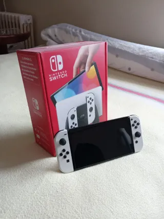 Nintendo Switch OLED Bianca e Nera