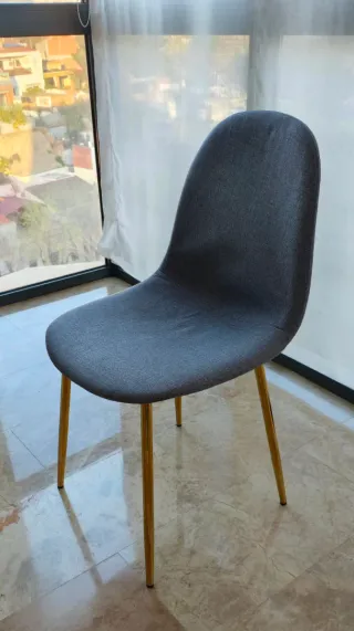 Mueble TV comedor madera claro.