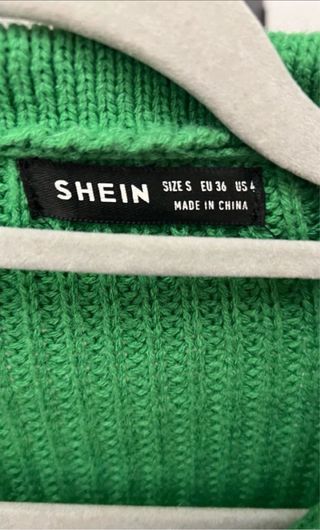 Jersey verde cuello pico