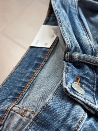 Pantalones vaqueros nuevos talla 42 nuevos.