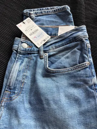 Pantalones vaqueros nuevos talla 42 nuevos.