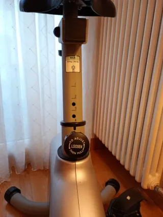 Bicicleta Estática Gris y Negra