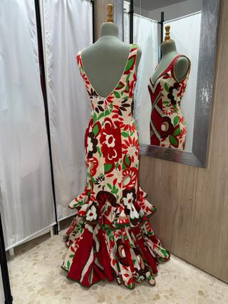Traje de flamenca rojo y verde